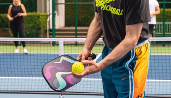 minge-si-paleta-pickleball-servita